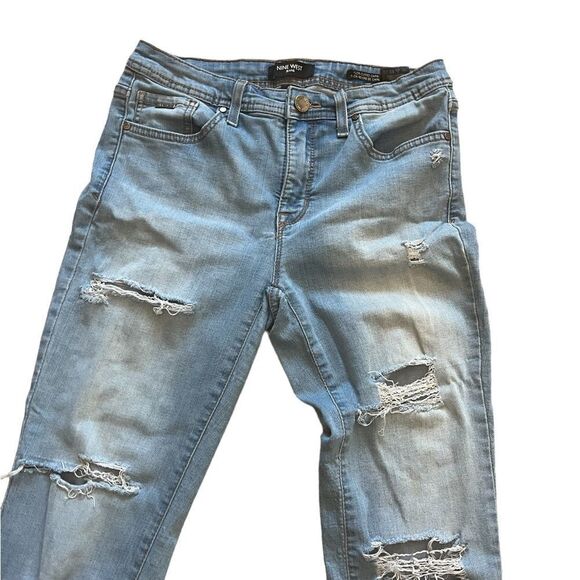 NINE WEST Taylored Cuff Capri Light Wash Distressed Stretch Cropped Denim Jean 4 - Picture 5 of 13